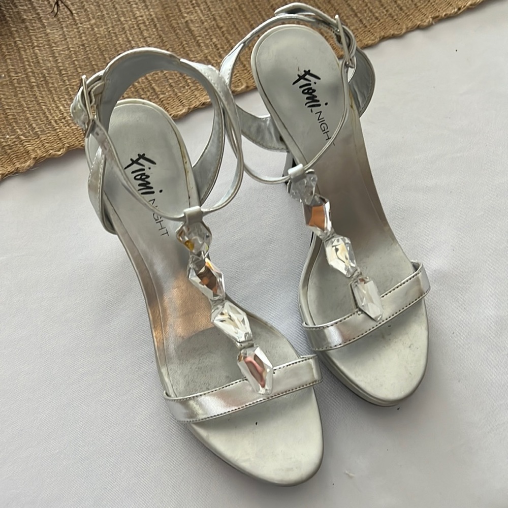 Fiona Night silver size 7 heels.
